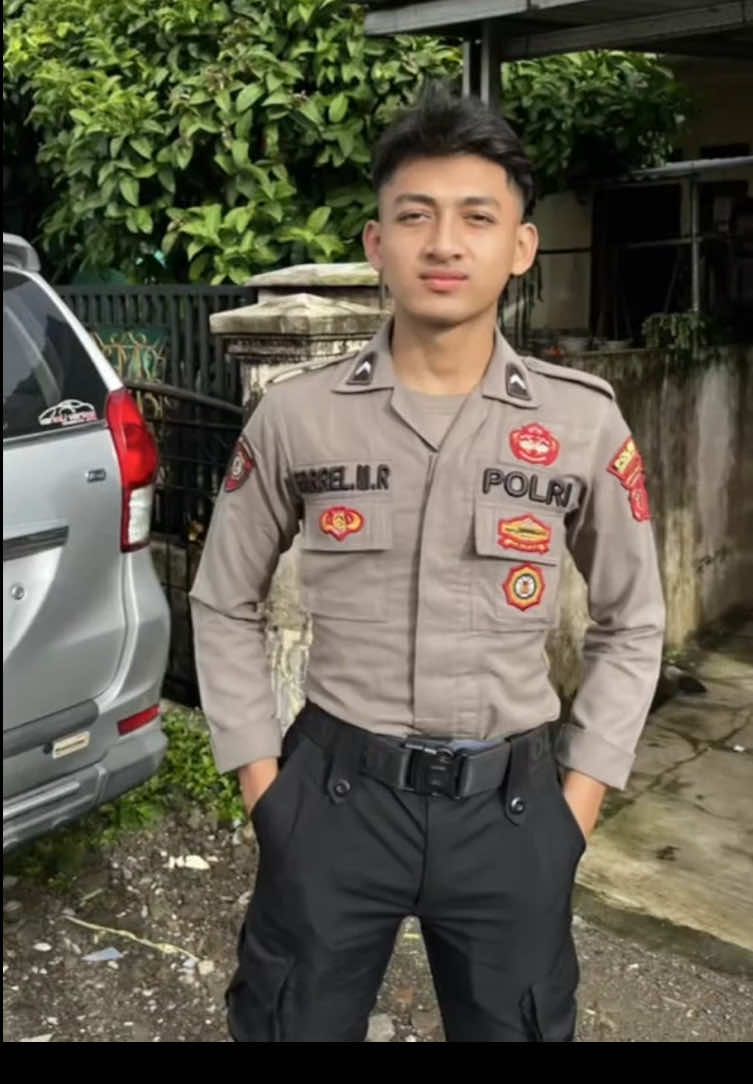Hallo dek, jangan komen aura ngelihdes nya kuat banget 😓 #abdinegara #polisi #polisiganteng #polri #polri 
