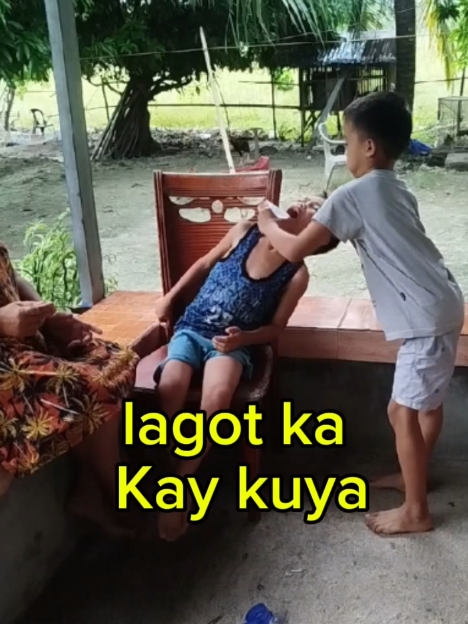 si kuya lang Pala kailangan#familyfunnyvideos😂😂😂 #motherandsonfunnyvideos #fyppageforyou #viraltiktok #viraltiktokvideos✅foryou 