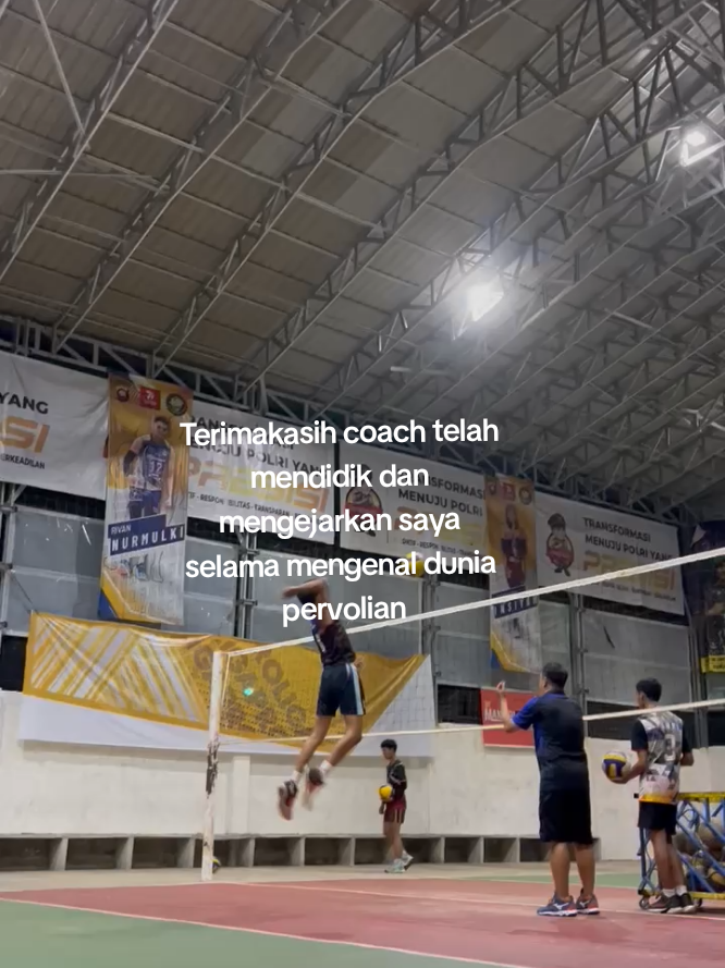 terimakasih coach 🙏🏻                            #volimaniaa #tarkamvoli #voliasik #volleyball #soundviral #galaustory #masukberandafyp #fyp 