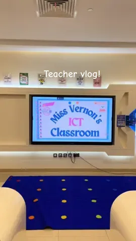 Enjoy a very disjointed vlog of my last day of my first week teaching in Doha.   #teachingindoha #ictteacher #dayinthelifevlog #hijabiteacher #primaryict