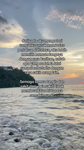 sekarang tau kan kenapa aku tidak membalas? karena berkali-kali aku melihat orang-orang yang pernah menjahatiku hidupnya dalam kesusahan dengan sendirinya, padahal aku diam saja.