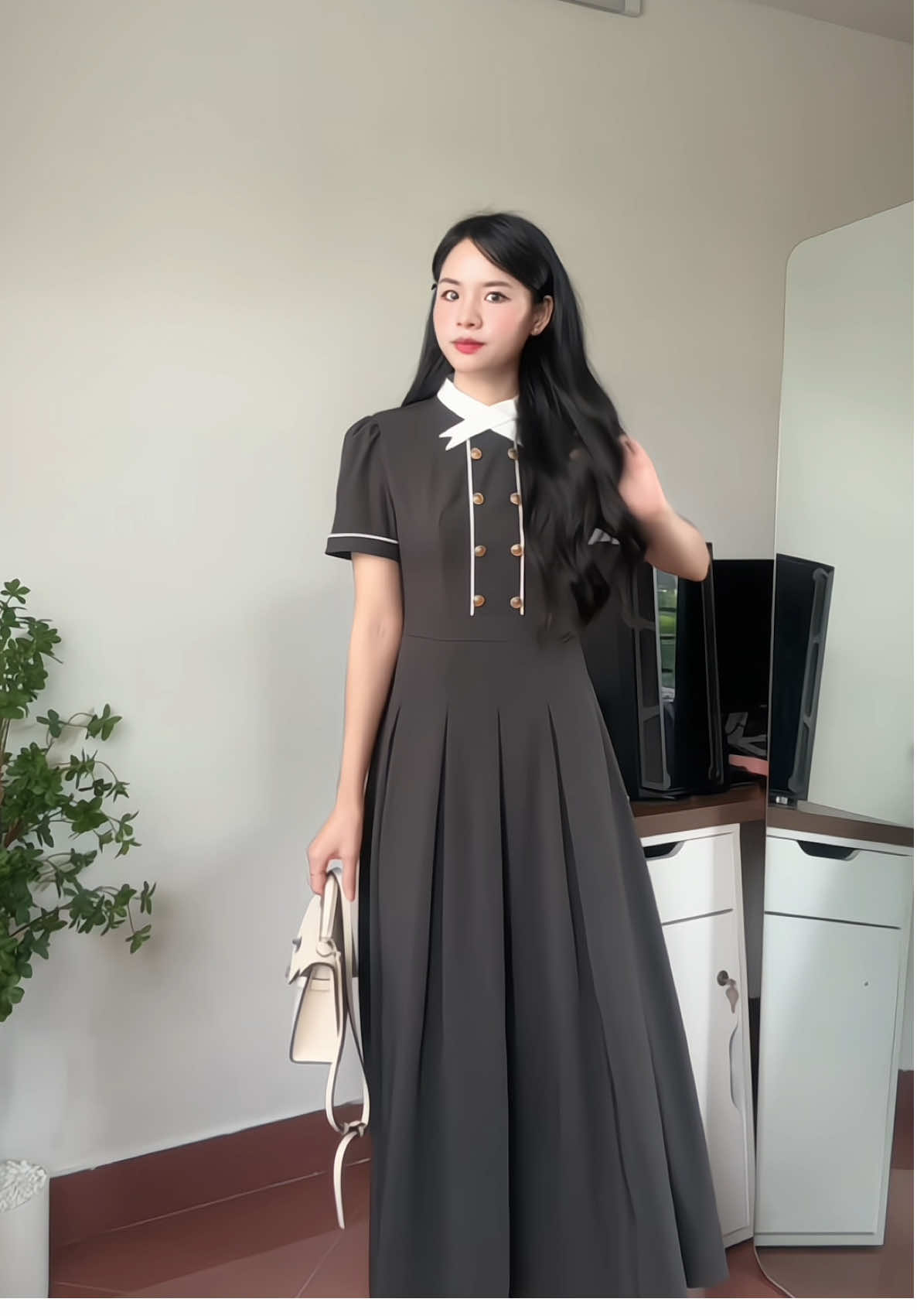 Váy mặc đi làm đi chơi đều xinh 🙆🏻‍♀️ #vaythietke #vaydangdai #vaydai #soleil #viral 