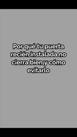 Muchas veces una puerta recién instalada no cierra bien porque el marco quedó desnivelado o desalineado, ya sea por un mal aplome, fijación floja o falta de espacio para la dilatación de la madera. 🚪🔧 Esto provoca que la hoja roce en algún punto y no ajuste correctamente. La solución está en revisar el nivel del marco, ajustar las bisagras, lijar los puntos de roce y, si es necesario, volver a aplomar la instalación. Una buena colocación desde el inicio asegura que la puerta funcione suave y dure años. ✅ #ConstrucciónInteligente #TipsDeObra #Puertas #RemodelaciónHogar #EvitaErrores