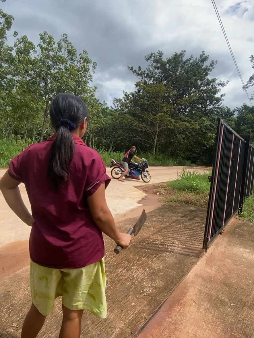 ตกใจสุดๆ ไม่คิดว่าเมียจะทำแบบนี้#ฉลาดสุดๆ #funny #คลิปฮาประจําวัน🔥🤣 #ขําขัน 