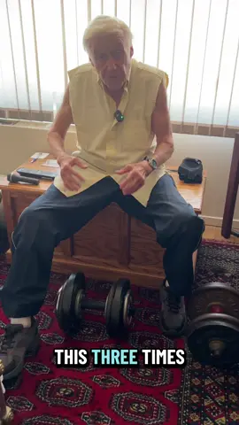 Look at Larry go. At 87 years old he works out everyday and he thinks that helped him fight off someone who tried to steal his #Rolex. He does 240 reps a day! #manhattan #strong @NBC New York 