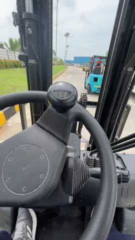 Sudah rindu bawa forklift lagi,barangkali ada loker forklift nya abang abangku🙏 #operator #forkliftoperator #kulipabrikhitz #kulipabrikcikarang #kulipabrikkarawang 