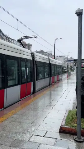 اسطنبول بالشتا غير❄️☕ أجواء دافئة بين شوارعها الباردة وسحر المطر وين بتحب تقضي شتويتك ؟ #for #تركيا🇹🇷 #سياحة #اسطنبول🇹🇷 #اكسبلور 