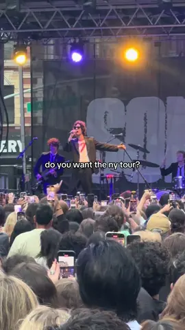 swear it isnt a metaphor!! | #LanguageLearning #fyp #zyxcba #viral #concert @tucker @saintlaurentcowboy @noplaceliketour @gracie abrams @GracieAbramsHQ @Sabrina Carpenter @conangray @sombr @Taylor Swift @Taylor Nation @dylan minnette 