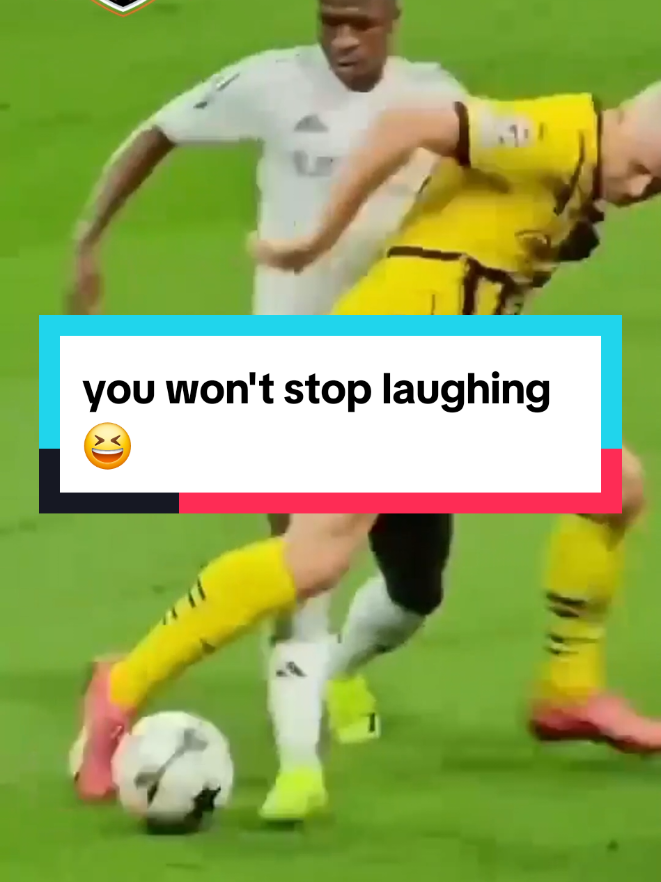 Vinicius Jr Gets Dribbled 😂 Shouts in Frustration! Vinicius Jr… dribbled?! ⚽🔥   In this hilarious football moment, Vinicius Jr. gets beaten by an attacker and reacts by shouting angrily in frustration 😂😂   From silky skills to dramatic reactions, football never fails to deliver comedy on the pitch. Fans couldn’t stop laughing at Vinicius losing his cool!   👉 Do you think Vini was frustrated… or just acting dramatic? Drop your thoughts in the comments!   Don’t forget to like, share & subscribe for more funny football shorts. 🔔                                    #ViniciusJr #FootballComedy #FunnyFootball #FootballShorts #SoccerEdits                                 