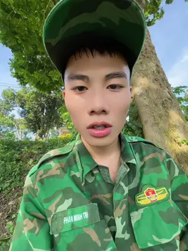 Các bạn chỉ trắng trẻo đẹp hơn mình thôi, còn chưa khổ bằng mình đâu😊#chúbộđội #xh 