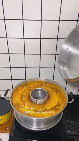 Semua kebutuhan rumah tangga,dan alat baking dengan kualitas optimal dan hemat bisa kalian beli di @Toko Pasti Puas Depok barangnya komplit,harga terjangkau,banyak promo dan diskon juga ya Link pembelian ada di sorotan DAPUR BOLU MARMER Bahan: 400 gr mentega (palmia royal/blue band cake&cookies) 360 gr gula halus 8 butir telur 1 sdm vanilli 2 bks SKM 330 gr terigu cakra/segitiga biru 1 1/2 bks susu dancow Loyang uk 28cm #SemuaAdaDiTokpas #SemuaMasalahBeres #TokpasIndonesia #Bolumarmer #Bolususu #Bolujadul #Marmercake #baking #bakingpan #resepanekakue