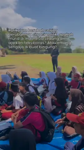 Setiap kali politik berubah, kurikulum ikut berganti. Lalu, apakah ini bentuk adaptasi untuk masa depan, atau sekadar membuat generasi muda kehilangan arah?😔😣 #pendidikan #pendidikanindonesia #reminder #fyp #berandatiktok 