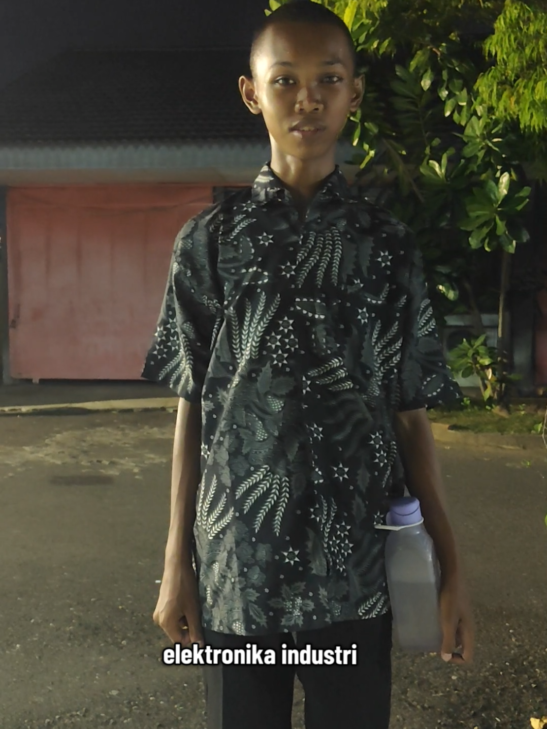 Fajar ilham di barisan pertama. Adanya siswa Boby #september #sekolah #pakhasyim #fyp 