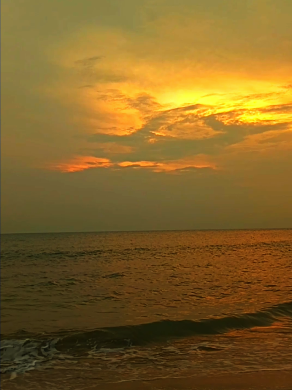 sunset Pantai hotel Anyer cottage beach resort #sunset #beach #creatorsearchinsights #sunsetpantaianyerbanten #sunsetbeach 