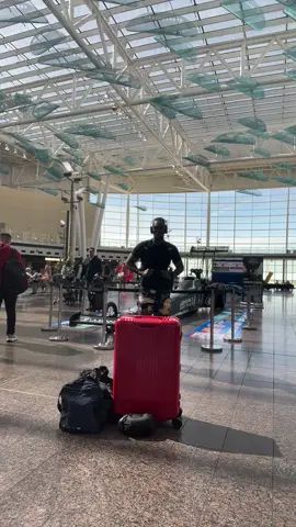 Gotta make the most out of a missed flight. #ianfreestyle #dance #viral #trending #fyp 