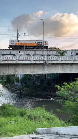 liat kereta gess 🚊 #jogja 