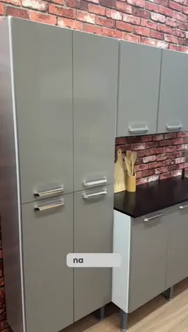 Armário de cozinha compacta completa com balcão incluso. 