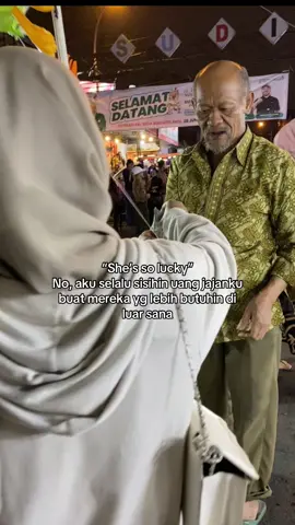 Kata ibuk rezeki mereka itu dititipkan ke kita, dan aku cuman ngembaliin apa yg seharusnya jadi milik mereka #foryou#pedagangkecil#reminder