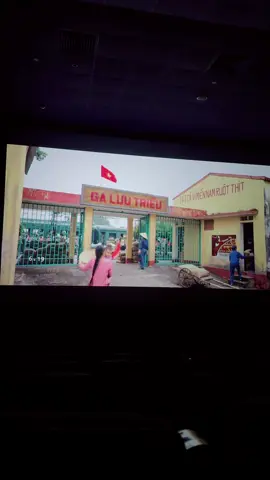 cái ôm cuối  cùng của bà NGUYỄN THỊ BÌNH với nguời con trai ,khi tiễn con vào mặt trận quảng trị khói lửa 81 ngay đêm ! 