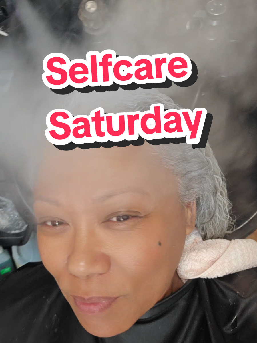Good morning sunshines  #silversisters #greysquad #yogoesgrey #greyhairgrowth #Silverton      @HairbyKelleySalon 
