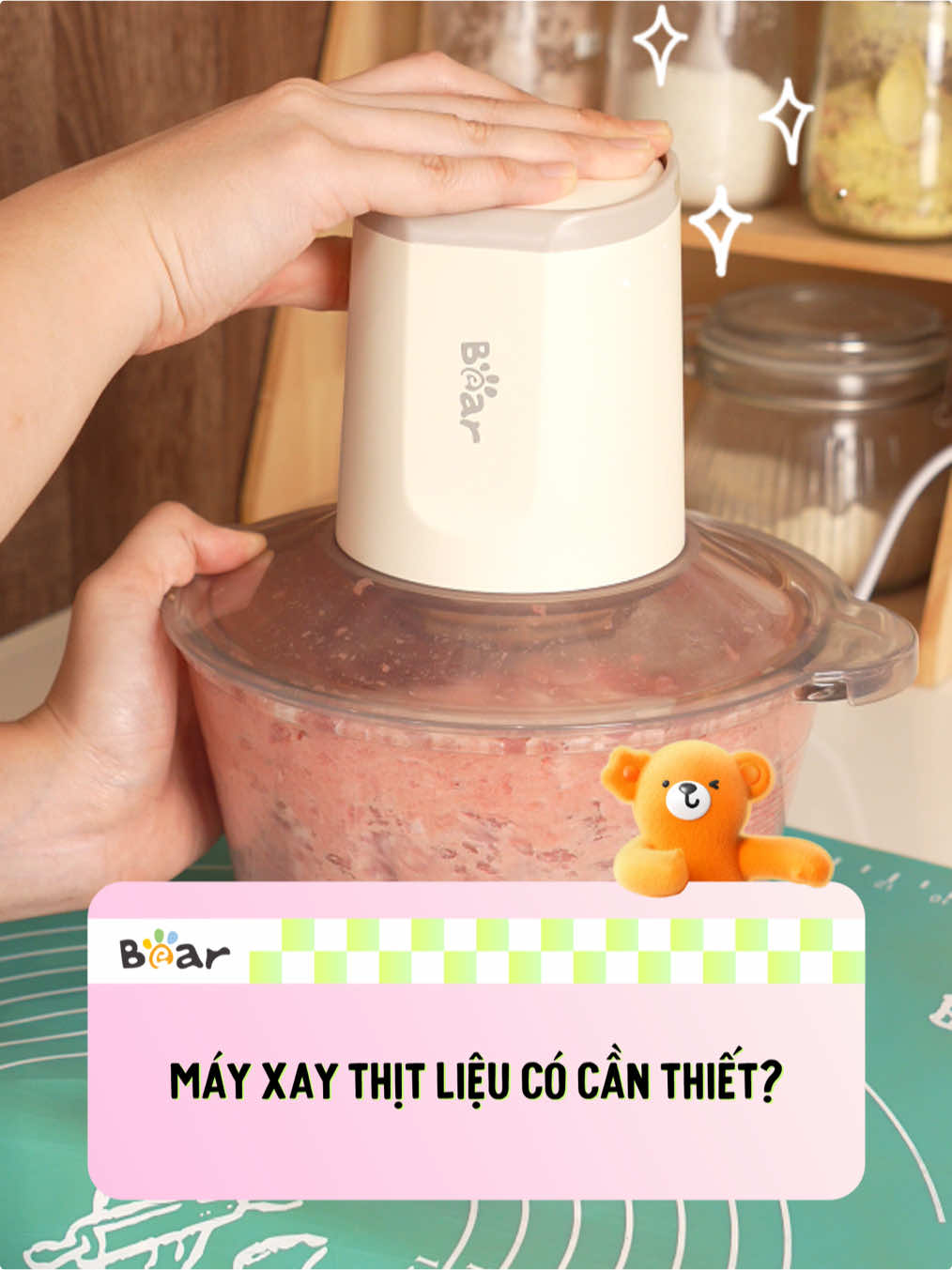 Thực sự hối hận vì không mua máy xay thịt sớm hơn🥩  Vừa an toàn - tiện lợi - lại có thể xay mọi loại thực phẩm, từ tôm cua thịt cá đến các loại rau củ cứng em này đều có thể cân tất 😙✨💯  Chị em còn chần chừ gì nữa mà không tậu ngay 🥰 Mỗi 1 căn bếp chắc chắn đều nên có 1 em máy xay thịt Bear nha 😍 #bearvietnamofficial #mayxaythit #giadungtienich #giadungthongminh #mayxaythitdanang 
