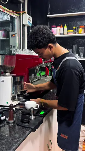 basic latte art ☕️☕️ #bartender #barista #coffee 