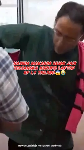 Gila banget, sosok yang dulu jadi menteri favorit anak muda malah terseret kasus korupsi laptop senilai hampir Rp 2 triliun! 😱 Kejagung resmi tetapkan Nadiem Makarim sebagai tersangka, setelah 3 kali diperiksa berjam-jam. Banyak yang kaget, banyak juga yang nggak percaya. Tapi faktanya, kasus ini makin panas. 🔥 Menurut kamu, Nadiem korban sistem… atau memang ikut main?