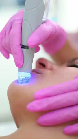 HydraGlow – ganzheitliche Pflege für eine gesunde und strahlende Haut 	•	Tiefenreinigung 	•	Intensive Hydration 	•	Verfeinerung der Hautstruktur 	•	Aufhellung und Revitalisierung 	•	Unterstützung der Elastizität 	•	Vorbeugung vorzeitiger Hautalterung 	•	Optimale Vorbereitung der Haut auf weitere Behandlungen 	•	Sofortiger „Glow-Effekt” www.simmiebeauty.de  #kosmetik #hydrafacialtreatment #ingolstadt #glowskin #antiaging 