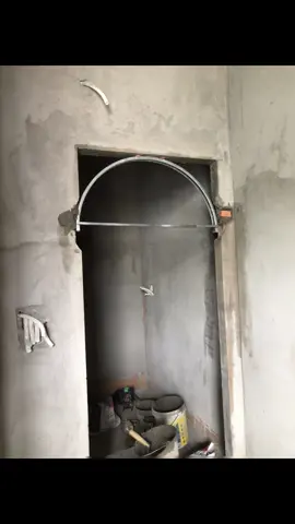 Cửa phòng góc vuông thành bo tròn theo ý chủ đầu tư, gia công khung thép bằng máy, lắp đặt chính xác, khi lắp cửa vào đảm bảo vừa khít, chủ đầu tư ưng ý! Thanh toán mát bụng!#thicongxaydung 