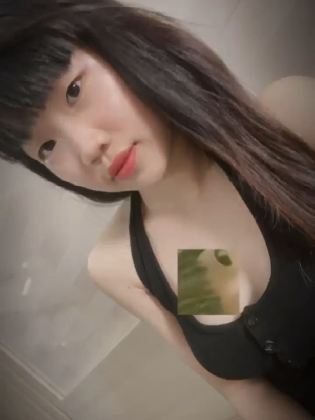 lên cho Đoàn Thị Ngọc Linh đến từ 8a4 đây là cô nàng hòa đồng, vui vẻ 