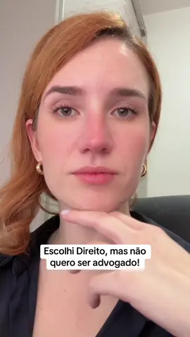 “Escolhi Direito, mas não quero advogar.” Se você também já pensou nisso, esse vídeo é pra você. Mostro caminhos alternativos para quem se forma em Direito e não se identifica com a advocacia tradicional. 👉 Quer conhecer mais possibilidades dentro da área jurídica e descobrir como construir sua carreira de forma diferente? Siga meu perfil e acompanhe os próximos conteúdos. 🥰 #direito #advocacia #concurso #carreira #fyp 