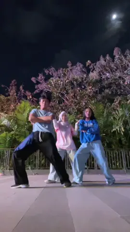 Sexy back dance challenge dngan koncoku @izzy @wahh.naa 