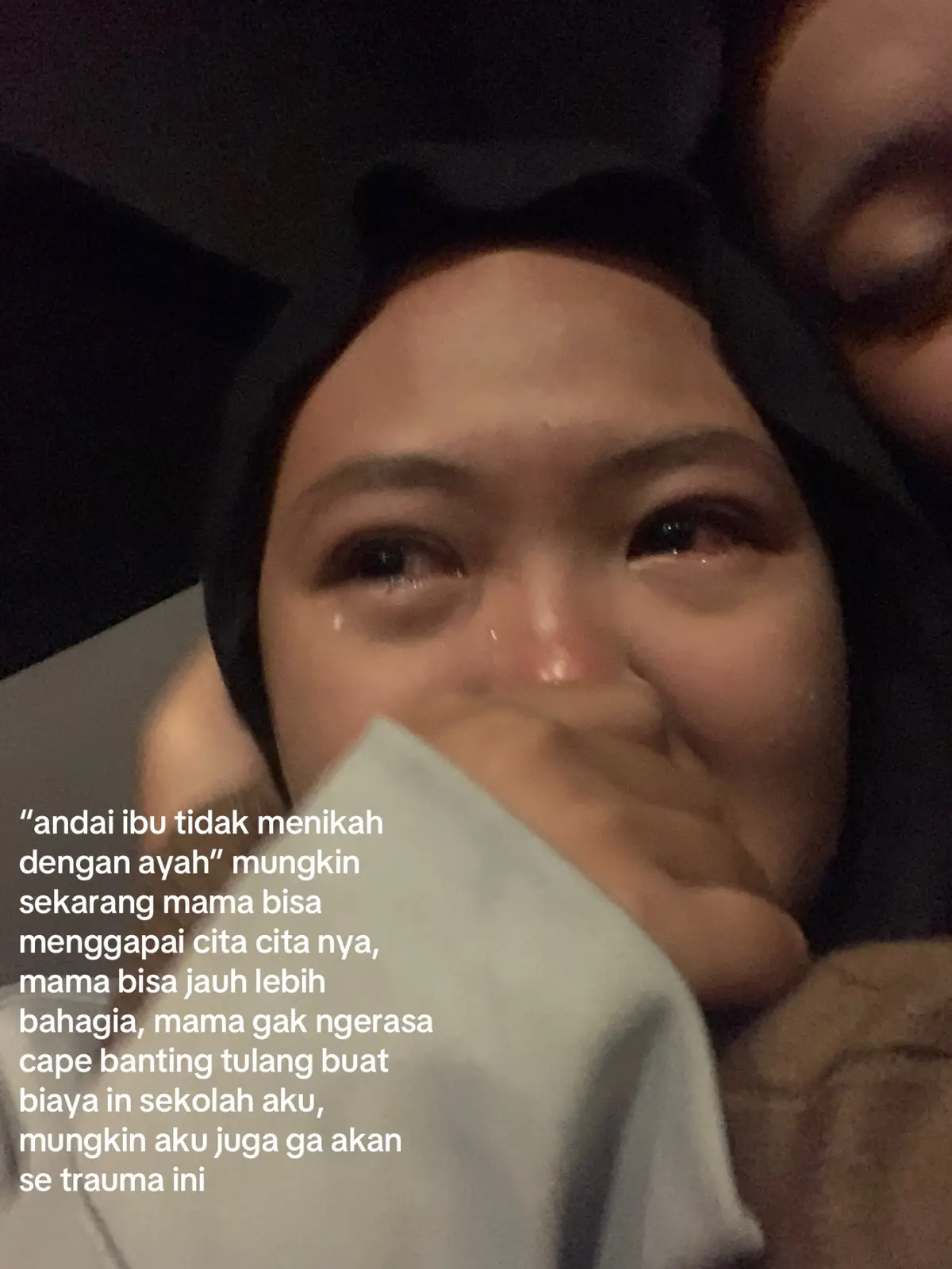 memberanikan diri buat nonton film ini dan yapp realite bgtt, nangis sampai dada sesek karna inget semua kejadian yg pernah di lalui #andaiibutidakmenikahdenganayah #fyp 