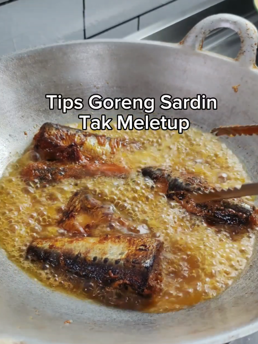 Siapa suka goreng dulu sardin tu boleh cuba tips ni memang tak meletup #sambalsardin #fyp #FypMalaysia #resepimudah 