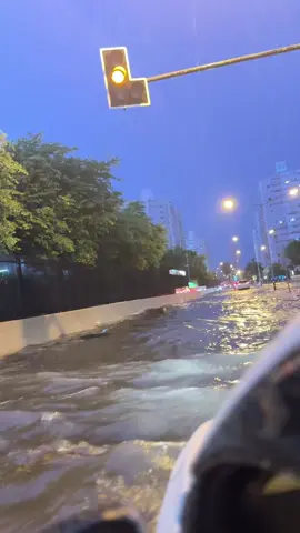 🌊🚙 ทะเลเมืองทอง #ฝนตกเป็นเหตุสังเกตุได้ #น้ําท่วมแล้ว