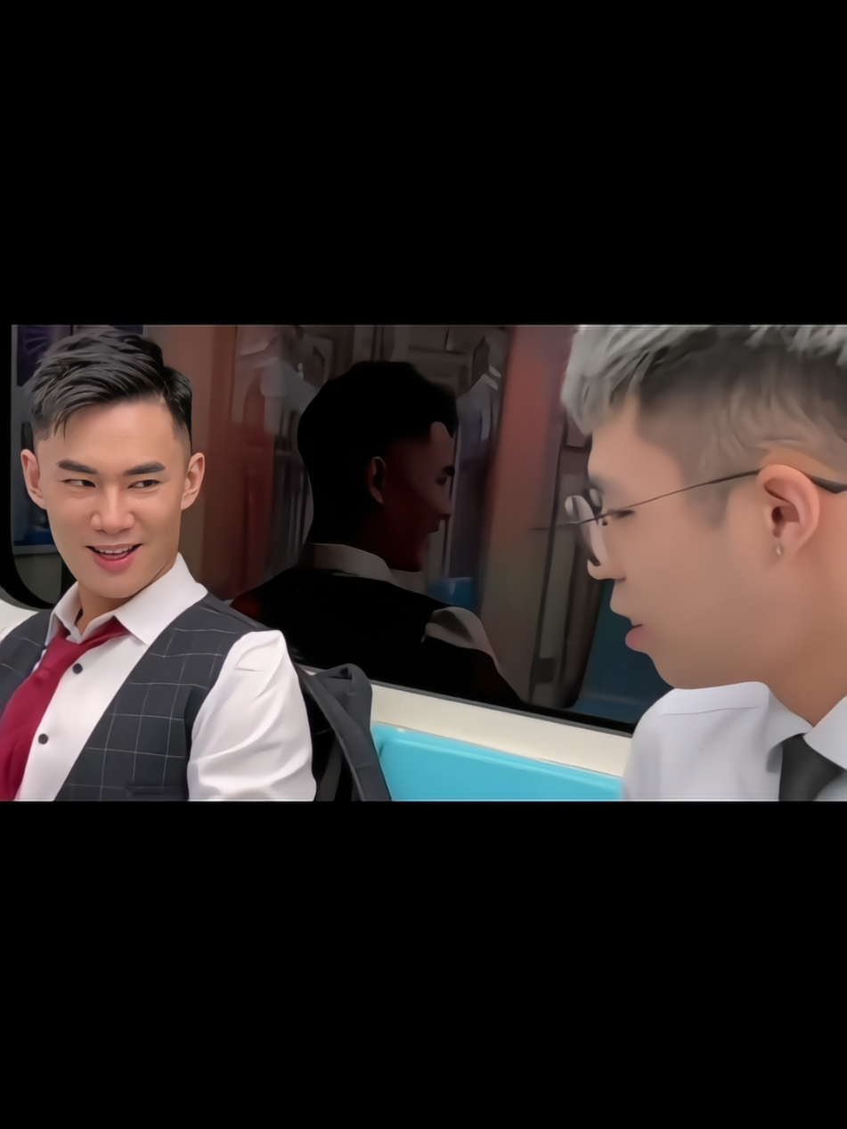 Naik kereta terakhir malah ketiduran. Gak nyadar kalo udah disamperin orang asing. 😳 #bl #boyslove #dramabl #bromance #879 