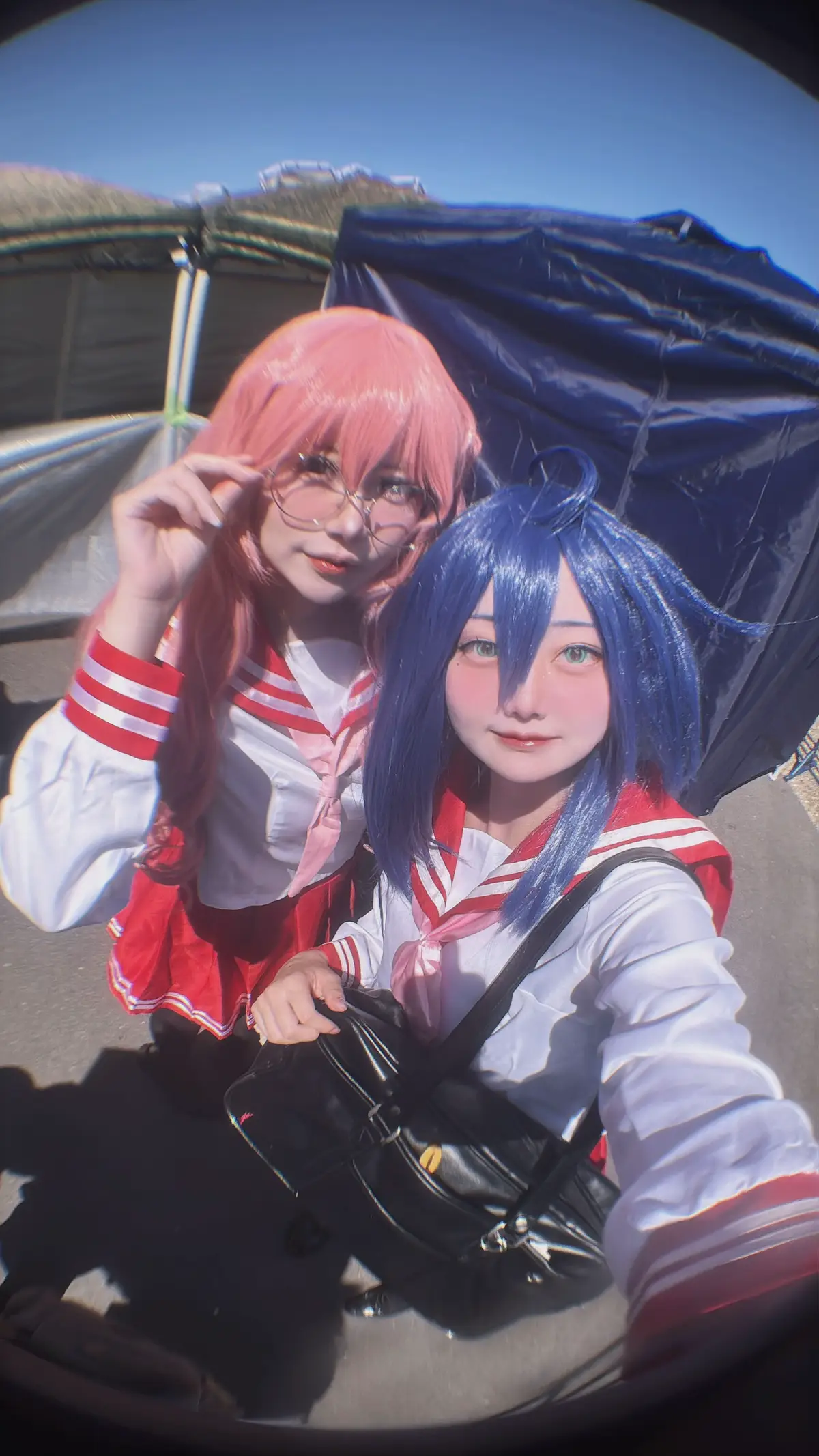 今日はらきすたのこなたとみゆき💙🩷 暑かったけど、プールも入れてたのちかったよ(*^^*) こなた@神楽 猫〰︎︎  みゆき@しるる  #cosplay #らきすた #平成 