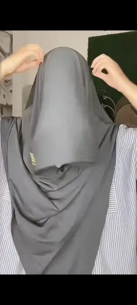 Hijab instan pet bulan sabit size XL. Bahan jersey premium. Bahan lembut, adem dan nyaman dipakai.  Collection by aulia hijab  #hijabinstan #bergojumbo 