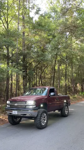 Ole backroad runner 😎 #fyp #gmt800 #singlecab #35s #radarrenegadex 