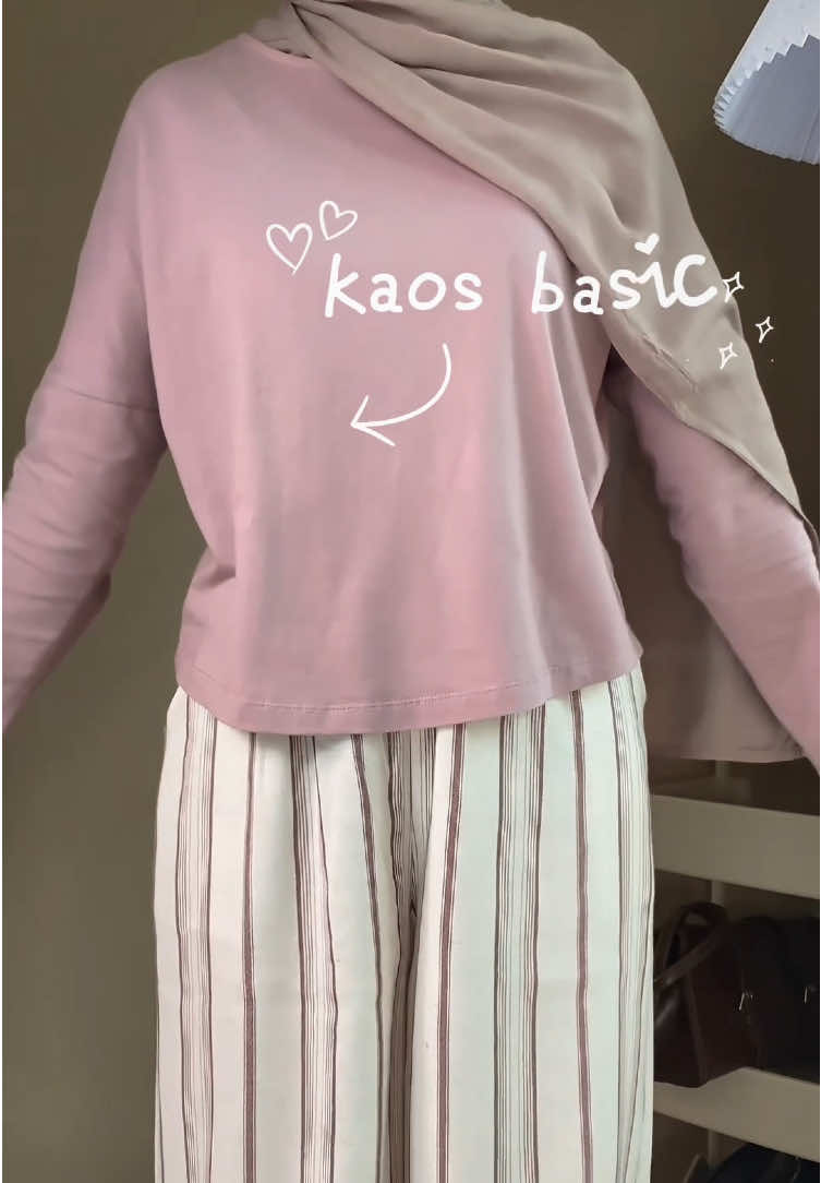 Kaos basic terluv-luv. #kaosbasic#longslevee#OOTD#zalmore