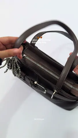 soo gandaa 😩 #bag #shoulderbag #bagforwomen #totebag #classybag 