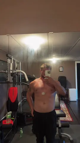 Who wants to come get shredded with me in my home gym!! 