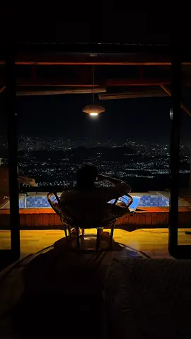 Ketika citylight menjadi solusi buat nyantai😍 #travel #bandung #sky #fyp #staycationhematchallenge 