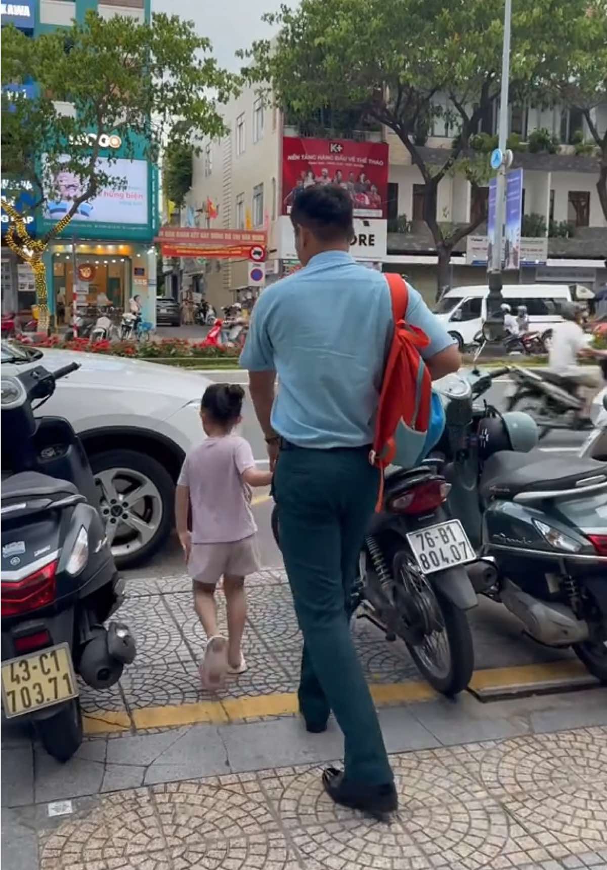 Kana rất thích được ba đón để khoe với các bạn ba của Kana là chú Bộ Đội 😁😁😁#bamekanabaoan #trendgiađình #quandoinhandanvietnam #viral❤️ 