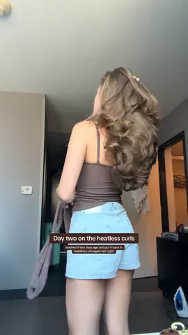 the best hack!! For a perfect blow out!!  #heatlessblowout #takemyheatlesscurlsout #heatlesscurls #heatlesshairstyles #hairtok 