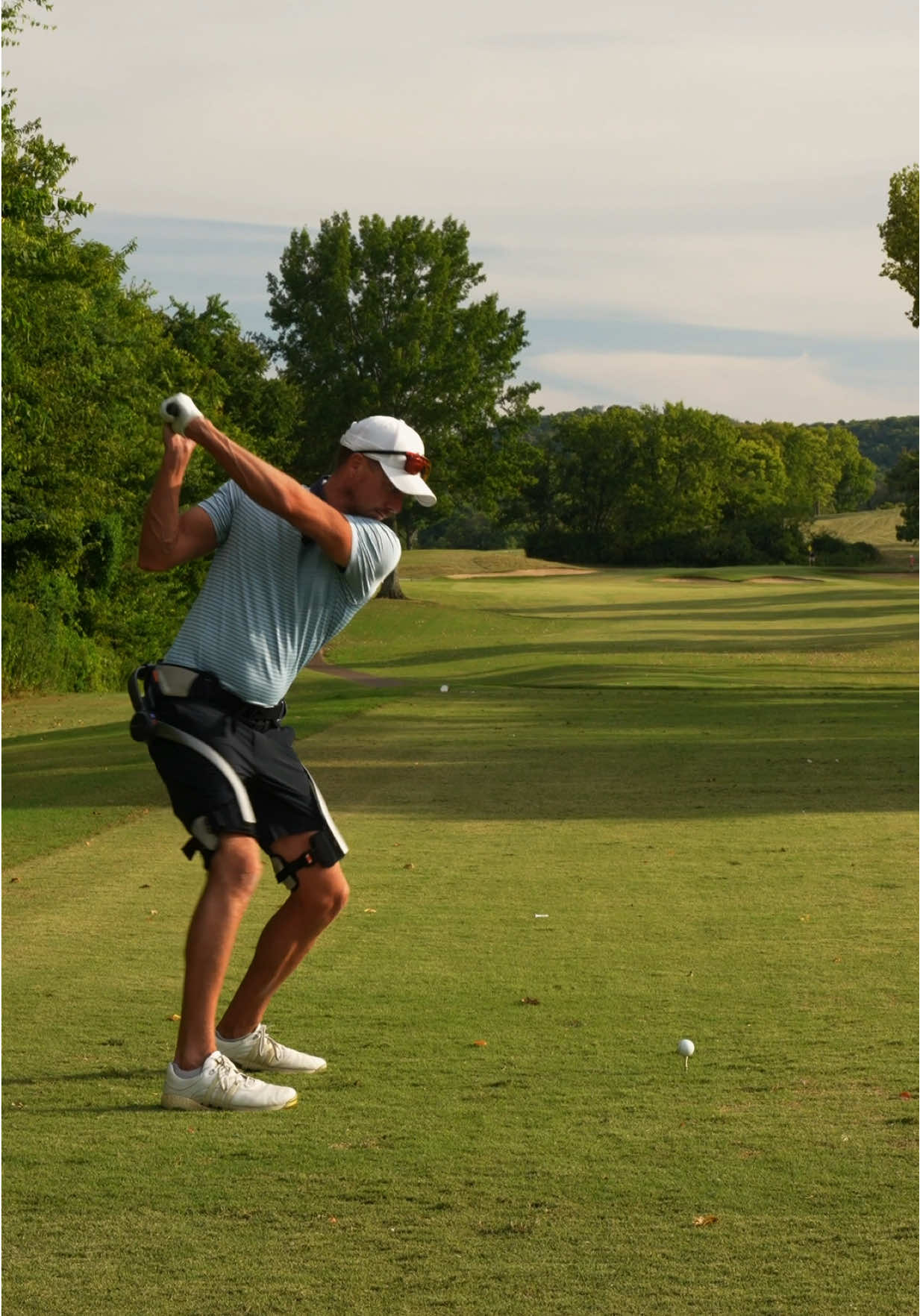 If you struggle late in rounds with fatigue the @Hypershell exoskeleton is here to help you finish strong! Ad #Hypershell #exoskeleton #HypershellAdventure #golf #golfcourse