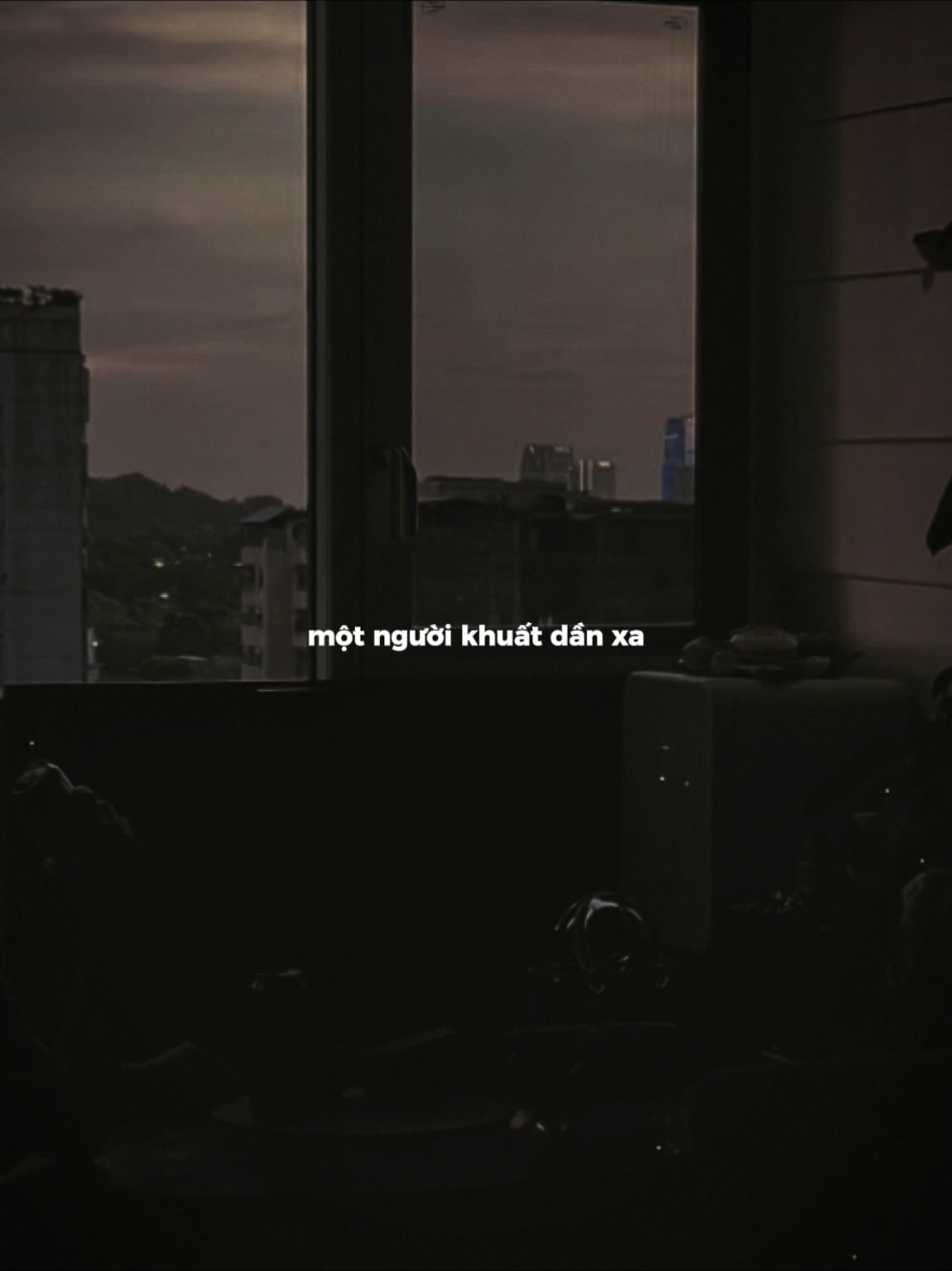 Nhìn người mà anh từng thương cứ thế đi xa từng bước trên phố quen thuộc #trambuon12 #nghelasuy12 #tamtrang 