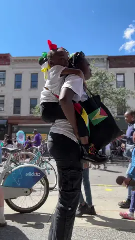 One hand swoop… but as a mother 🤣🫣 #momlife #girlmom #momvlog #millenialmom #momsover30 