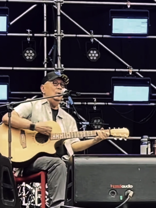 Berita Kepada Kawan, Ebiet G Ade Feat Iwan Fals Live at Pestapora 2025 #iwanfals #ebietgade #musikindonesia #konser #foryou 