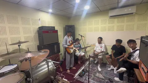 Din-Intro (still left to learn) #fyp #din #guitarist #guitar